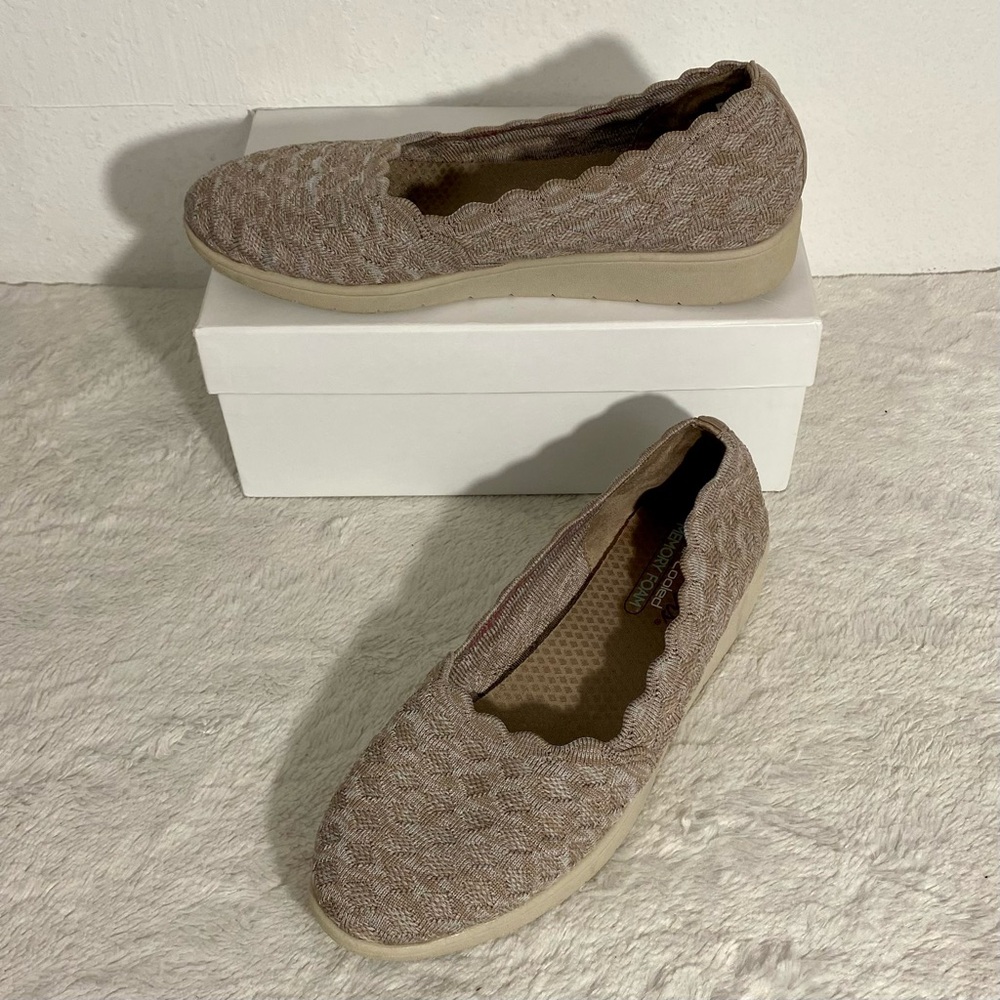 Skechers Cleo Flex Taupe Slip-On Wedge Shoes Women’s Size 9.5 Stretch Fit